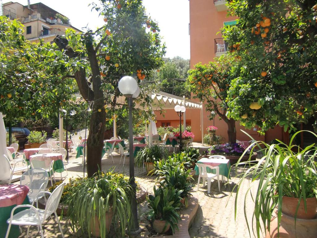 Hotel Girasole Sorrento Exterior photo